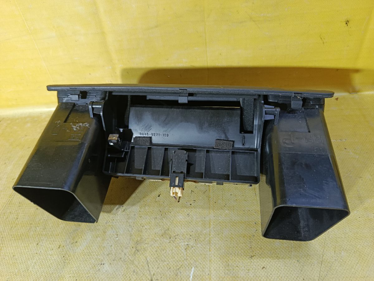 Часы 85201AG010B на Subaru Legacy Wagon BP5 Фото 3