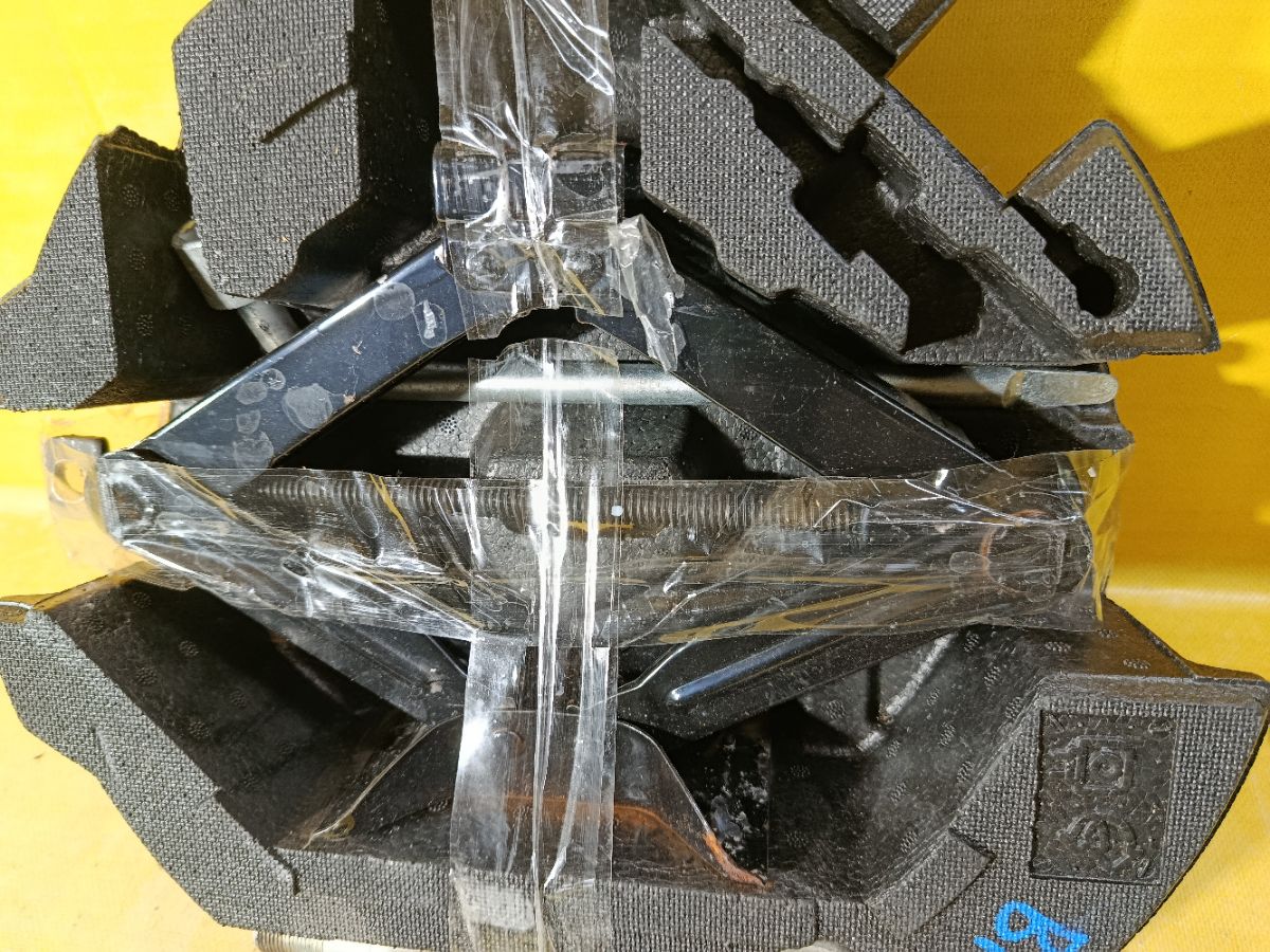 Домкрат на Subaru Legacy BM9 Фото 2