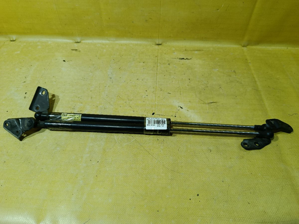 Амортизатор двери на Toyota Opa ZCT15 Фото 1