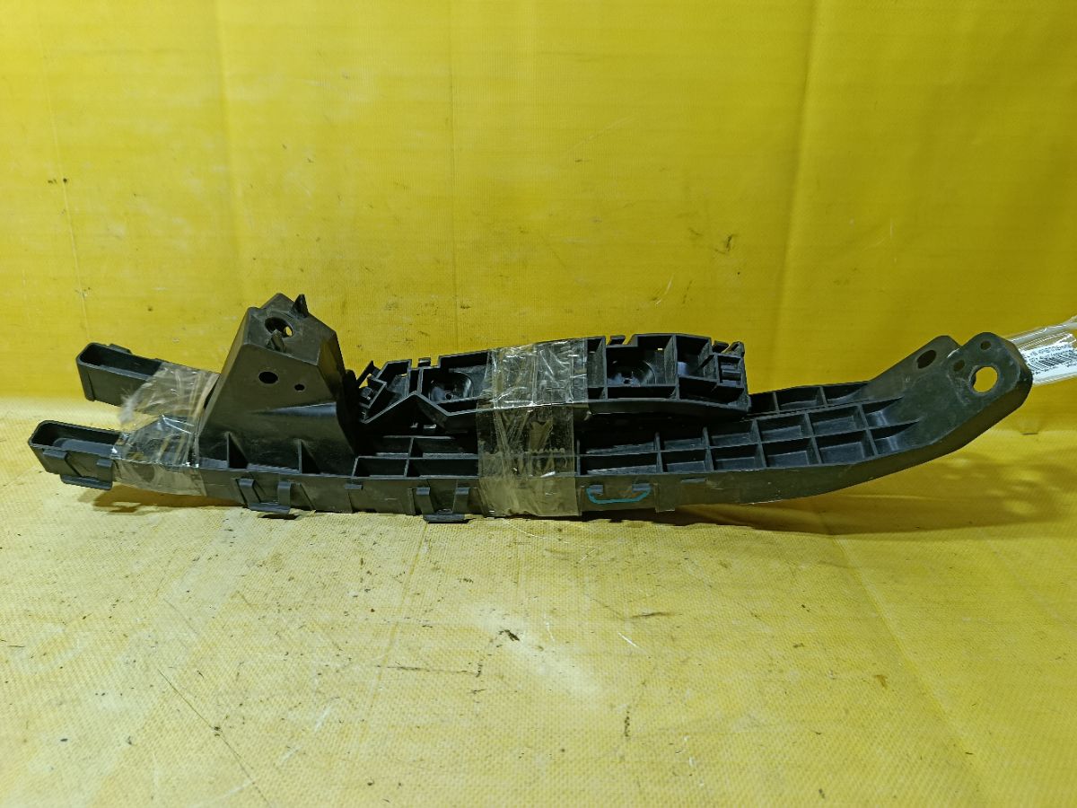 Крепление бампера на Honda Elysion RR4 Фото 1