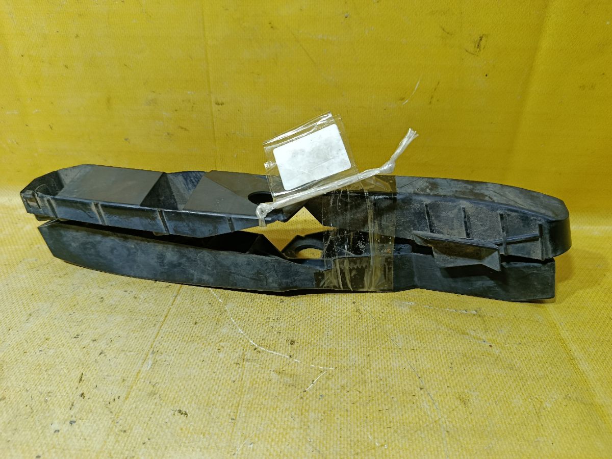 Крепление бампера на Toyota Ipsum ACM26W Фото 2