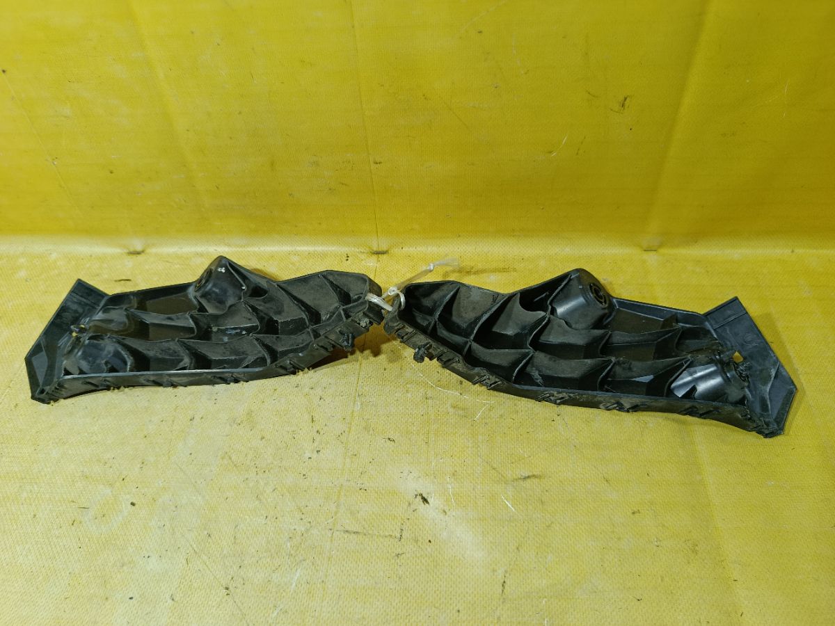 Крепление бампера 52116-B1020, 52115-B1020 на Toyota Bb QNC21 Фото 1