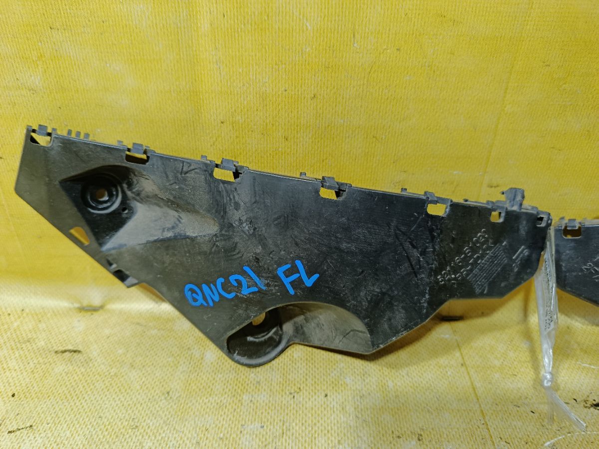 Крепление бампера 52116-B1020, 52115-B1020 на Toyota Bb QNC21 Фото 4