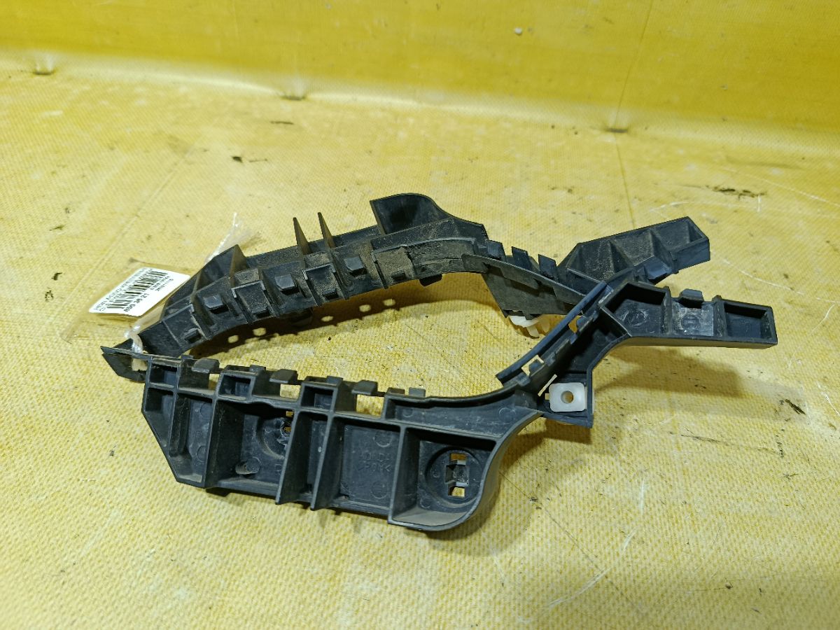 Крепление бампера на Honda Accord CL8 Фото 1