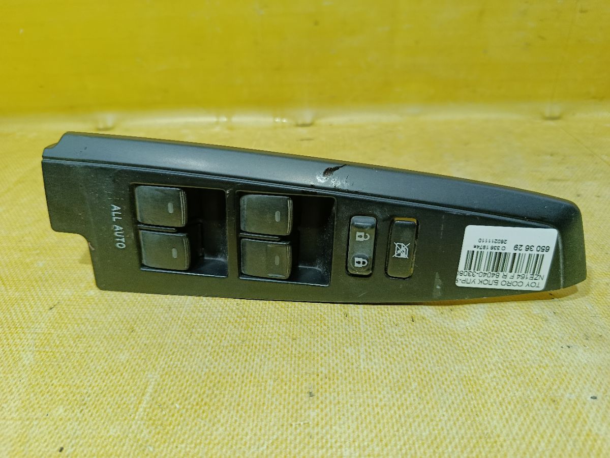 Блок упр-я стеклоподъемниками 84040-33080 на Toyota Corolla Axio NZE164 Фото 2