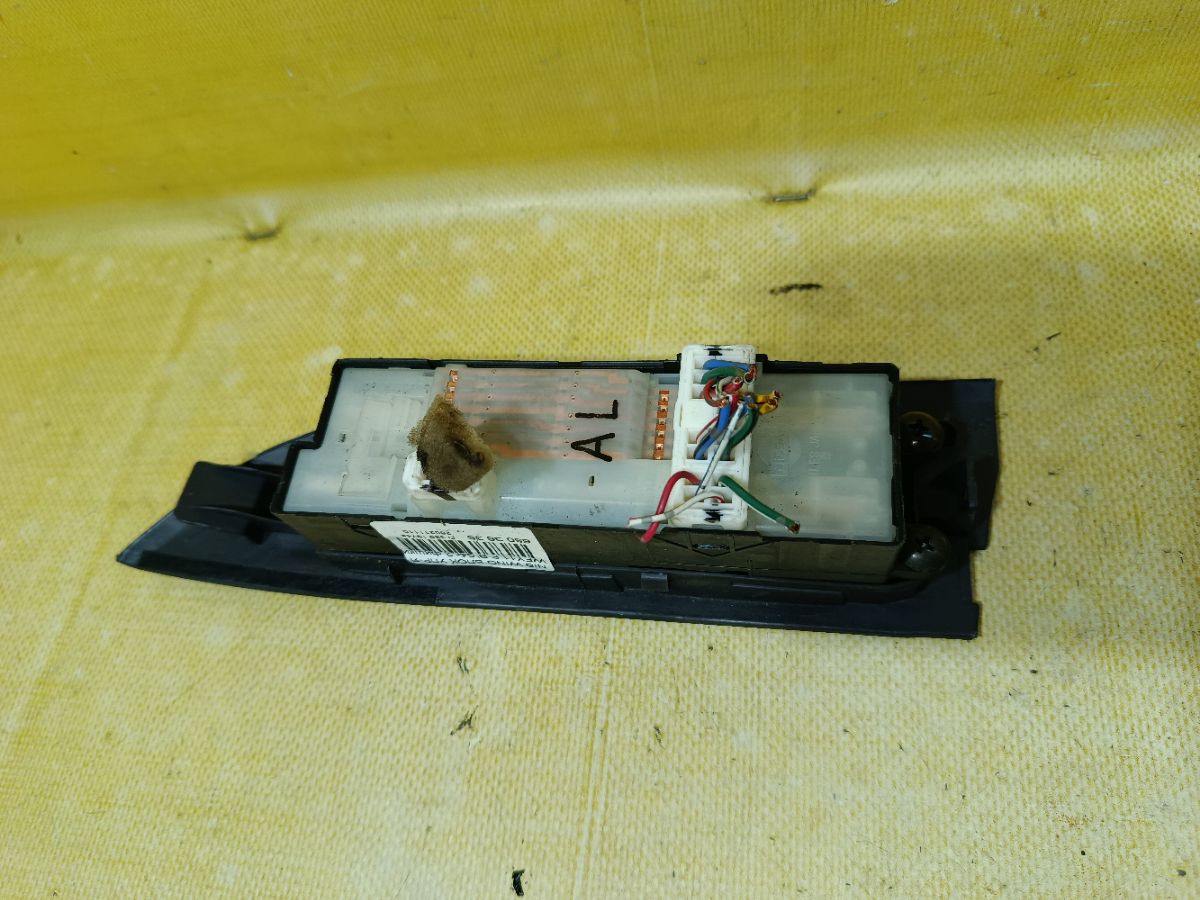 Блок упр-я стеклоподъемниками на Nissan Bluebird HU13 Фото 7