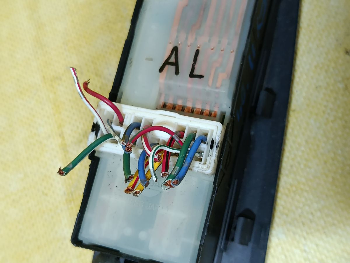 Блок упр-я стеклоподъемниками на Nissan Bluebird HU13 Фото 8