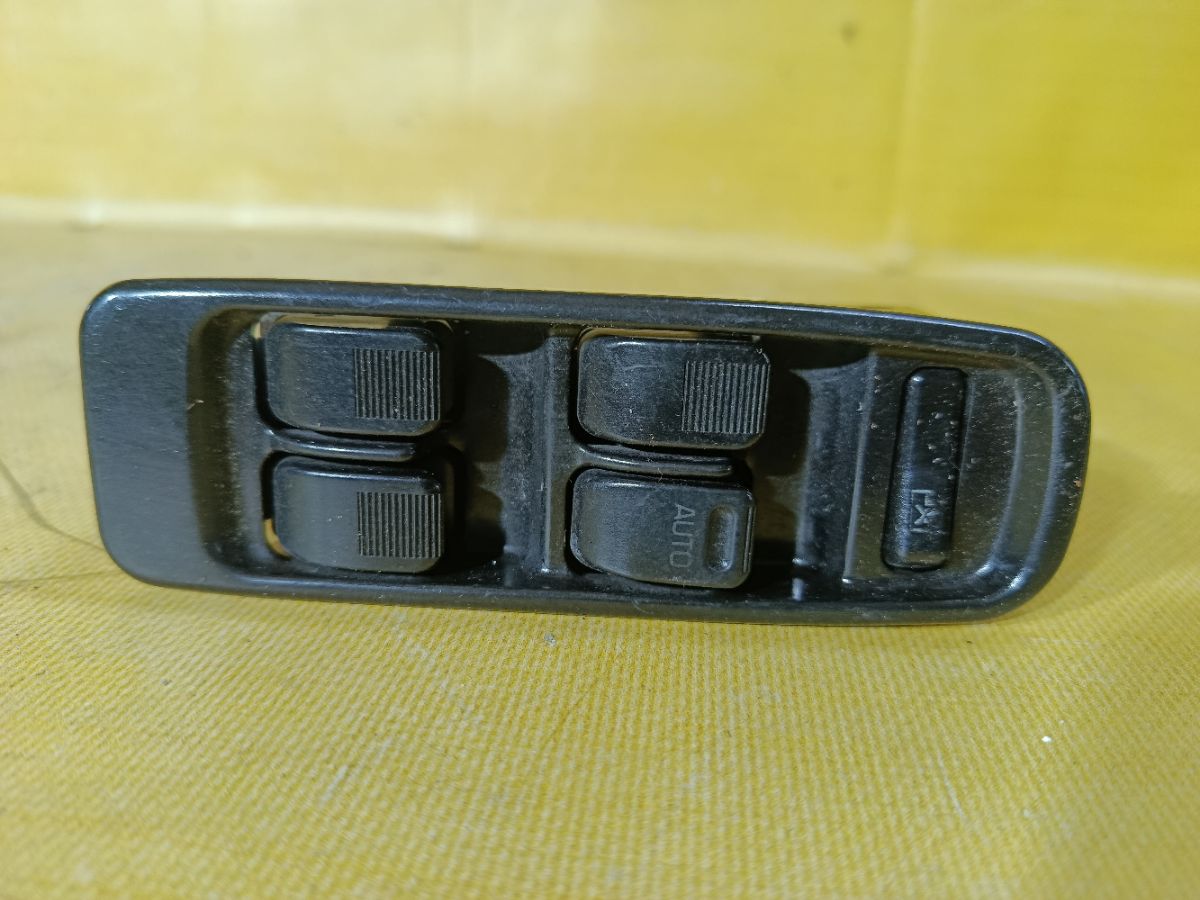 Блок упр-я стеклоподъемниками 84813-97401 на Daihatsu Yrv M211G Фото 1