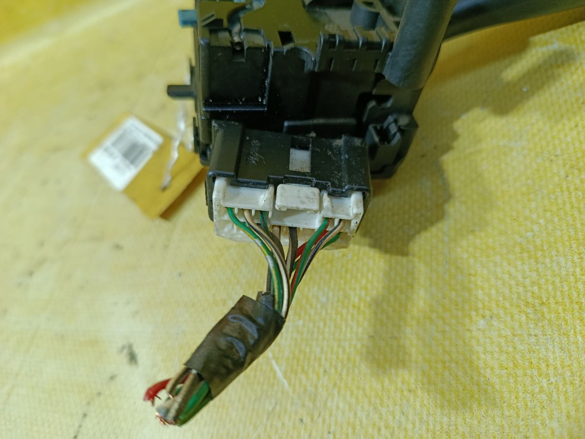 Переключатель поворотов на Toyota Succeed NCP55V Фото 3