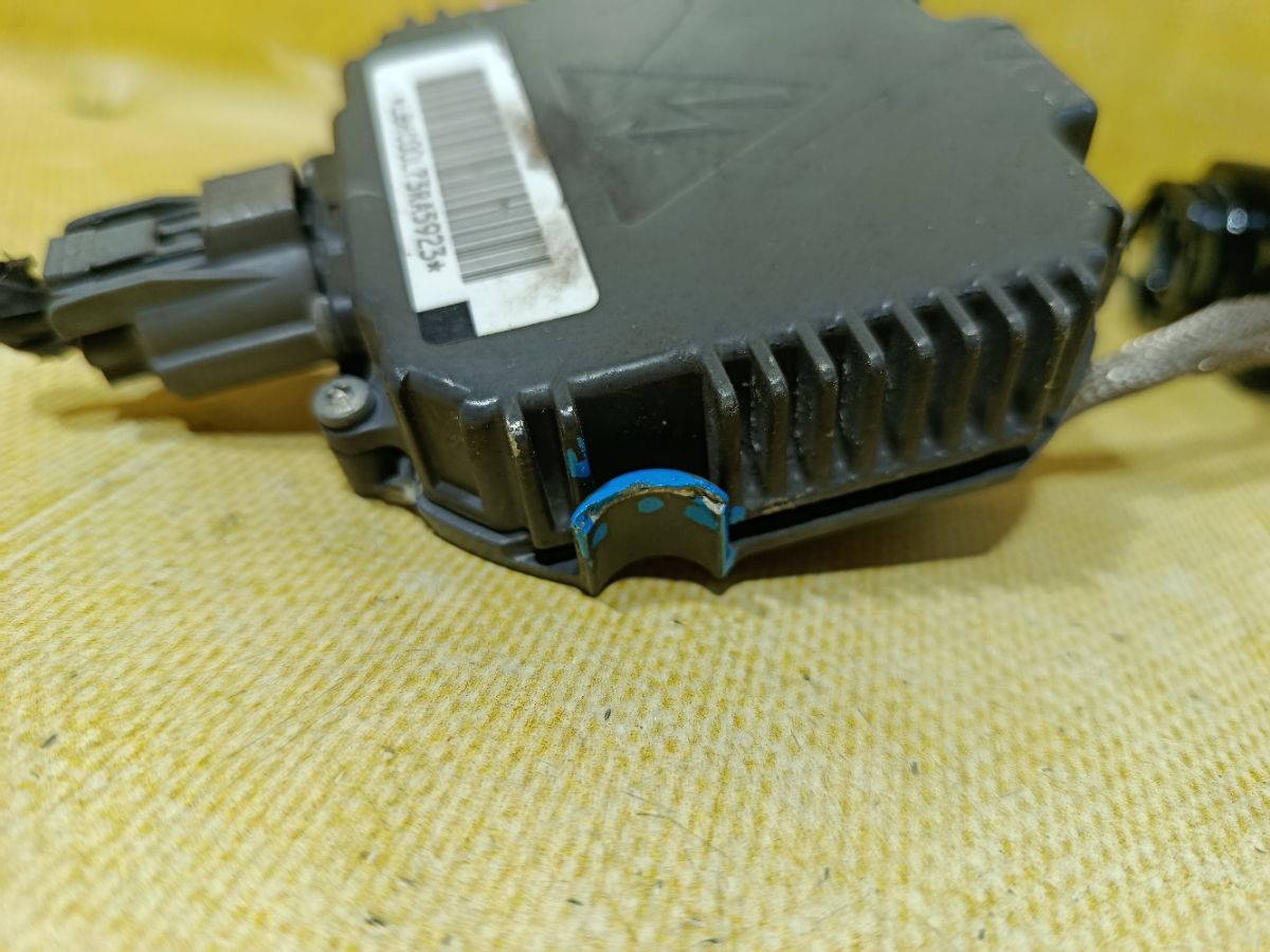 Блок розжига ксенона на Honda Stepwgn RG1 Фото 3