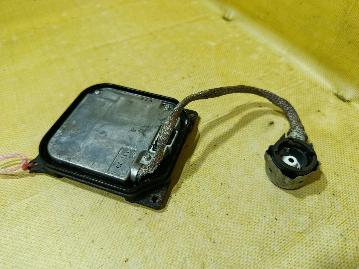Блок розжига ксенона 85967-20010 на Toyota Estima ACR50W Фото 1