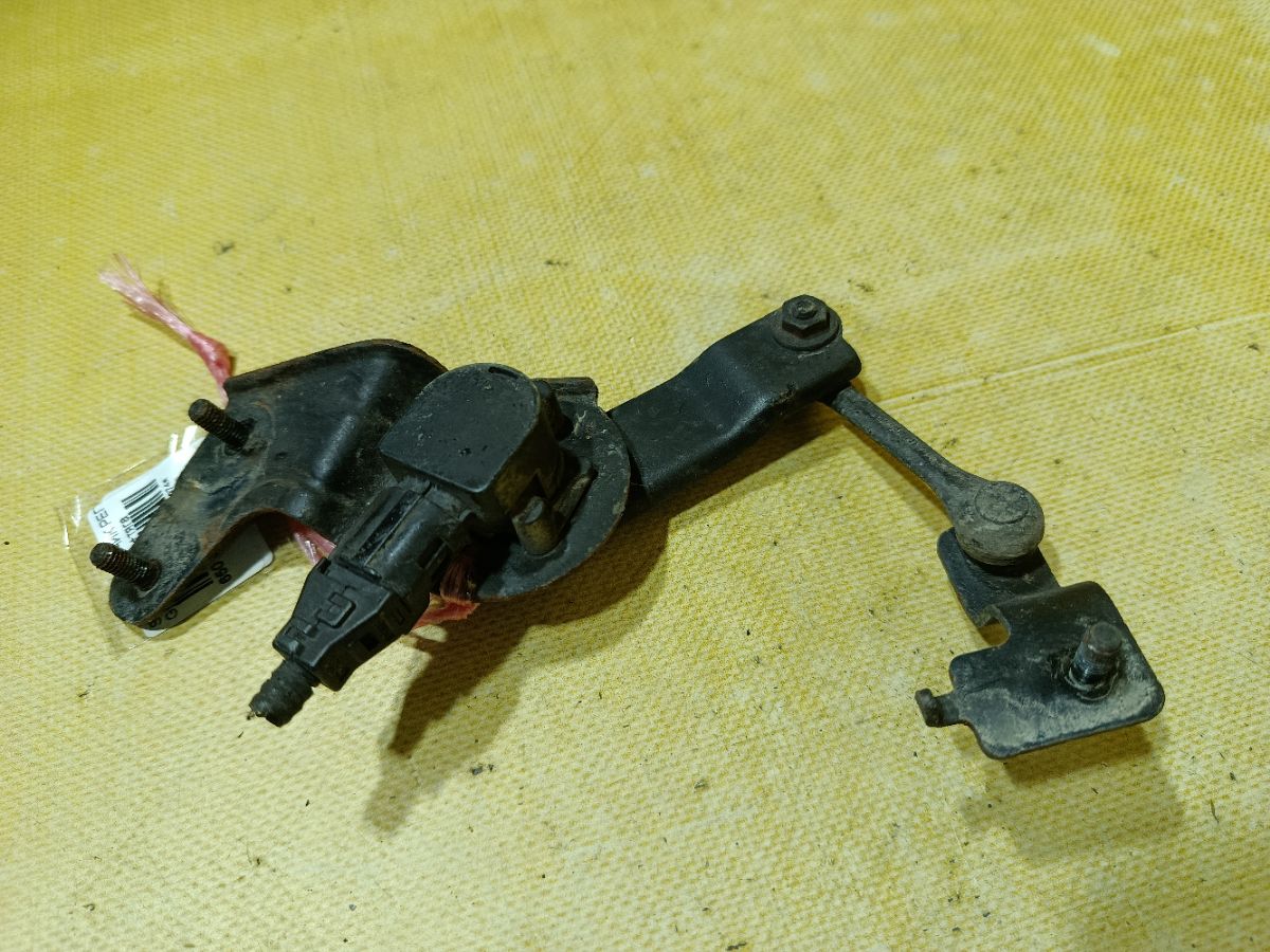 Датчик регулировки наклона фар на Subaru Impreza Wagon GH3 Фото 2