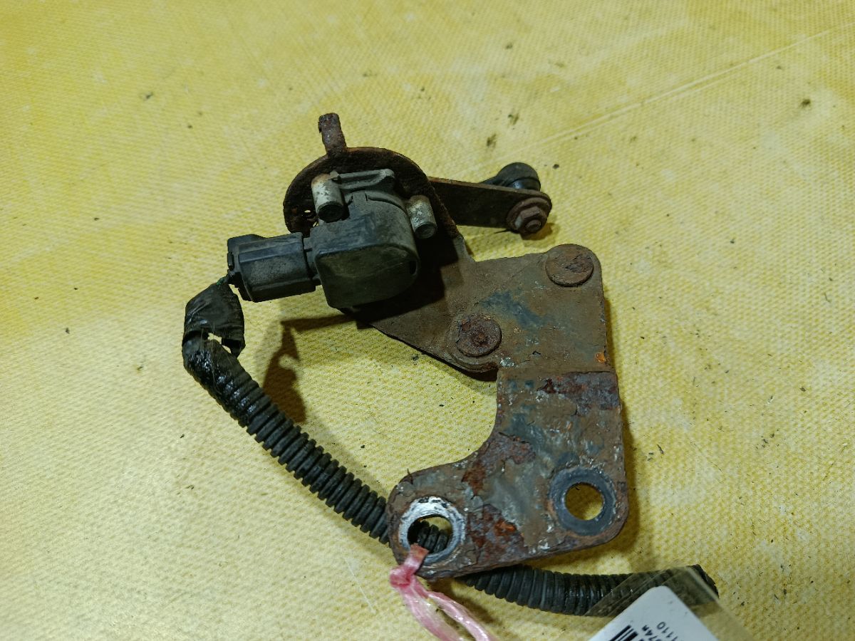 Датчик регулировки наклона фар на Mitsubishi Grandis NA4W Фото 2