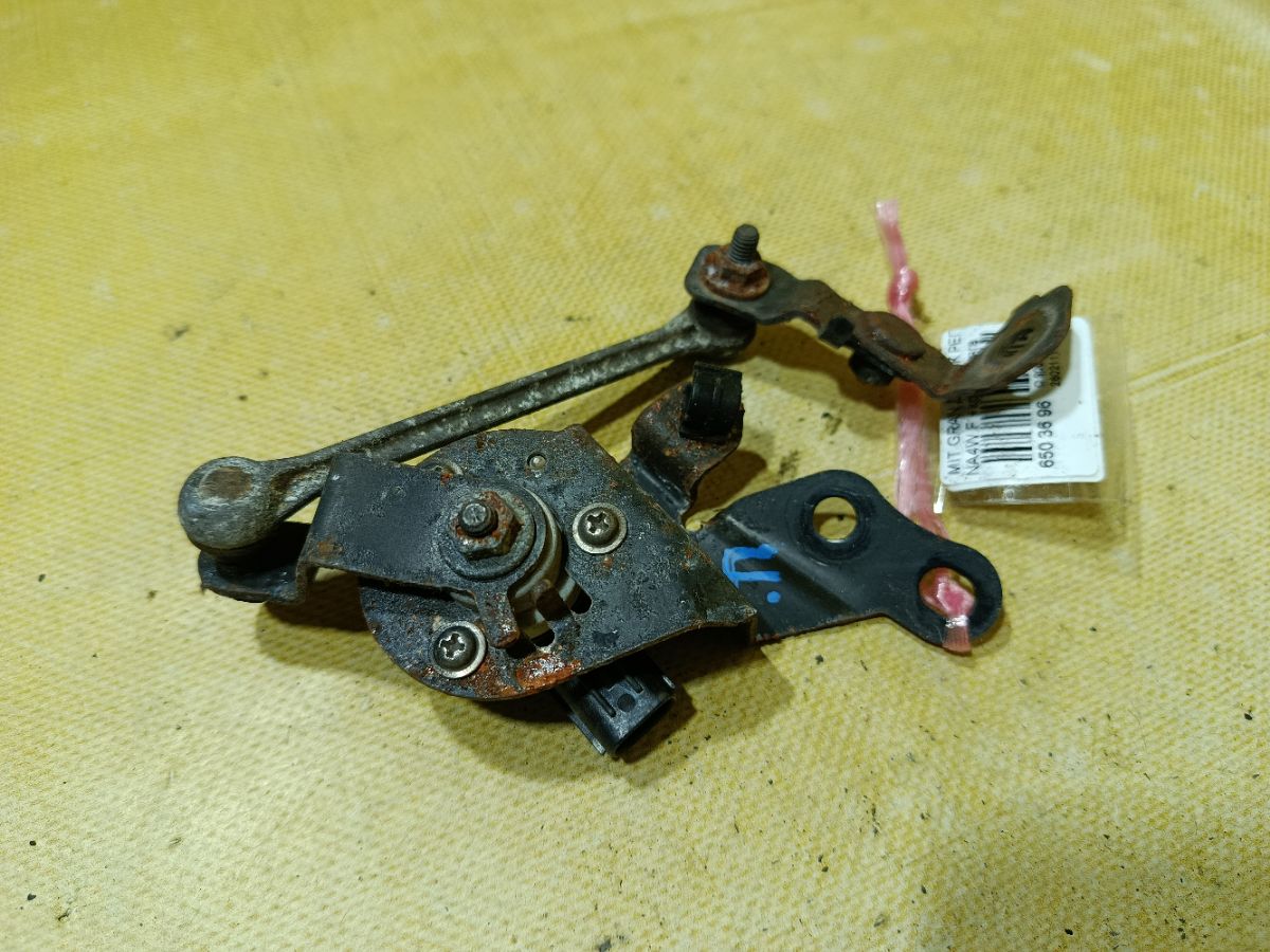 Датчик регулировки наклона фар на Mitsubishi Grandis NA4W Фото 2