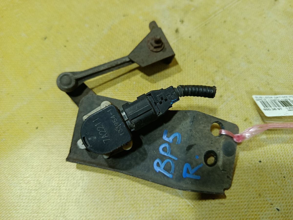 Датчик регулировки наклона фар на Subaru Legacy Wagon BP5 Фото 2