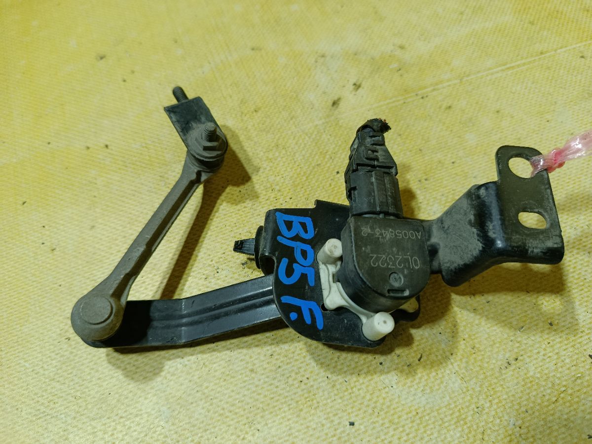 Датчик регулировки наклона фар на Subaru Legacy Wagon BP5 Фото 2