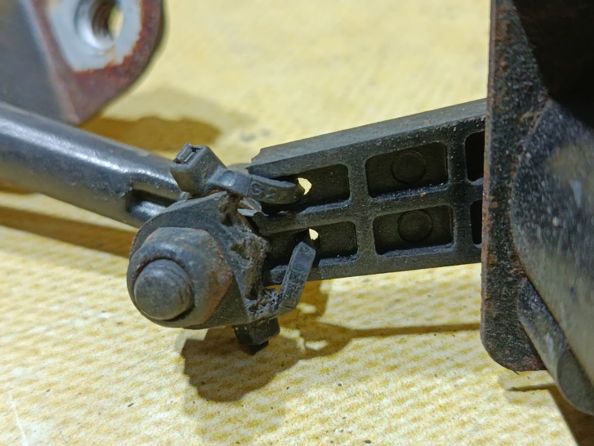 Датчик регулировки наклона фар на Nissan X-Trail NT30 Фото 3