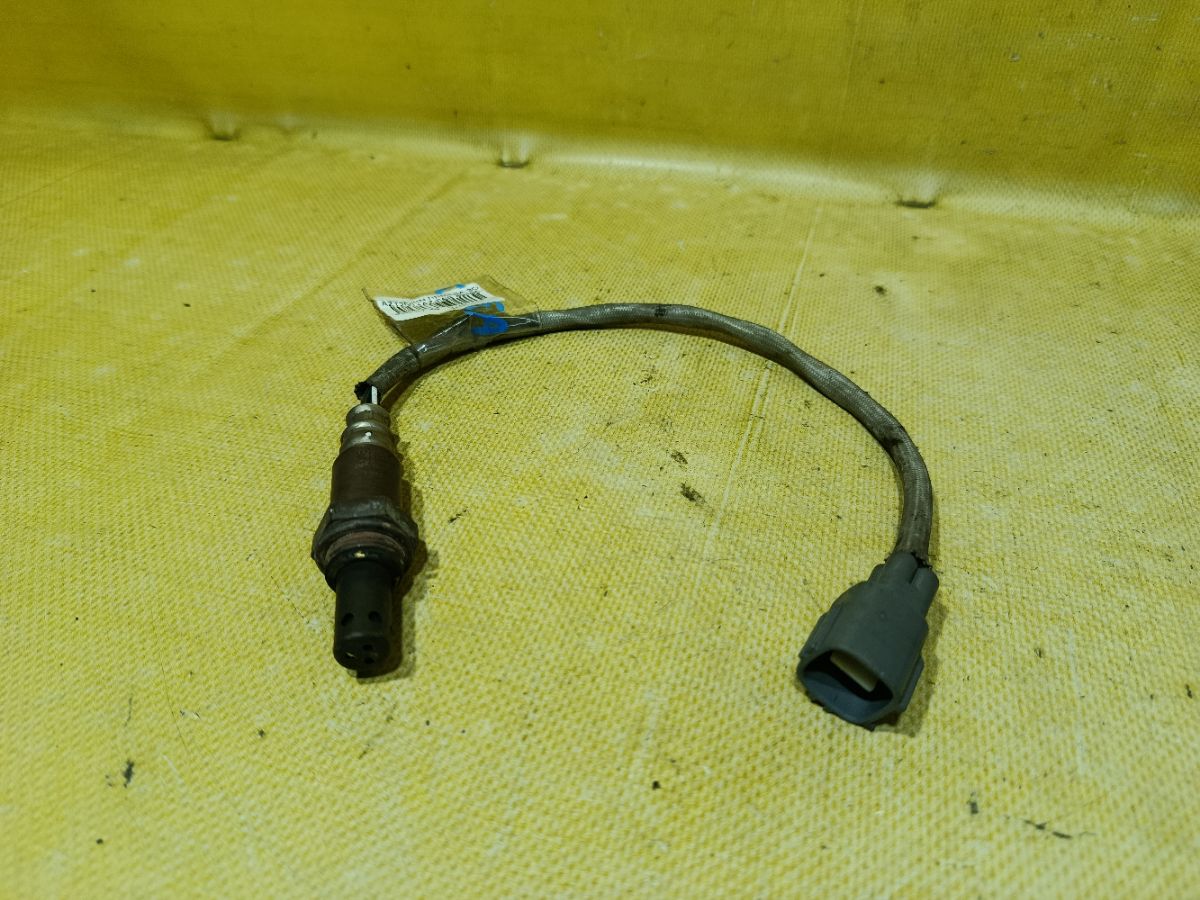 Лямбда-зонд 89465-68010 на Toyota Avensis AZT250 1AZ-FSE Фото 1
