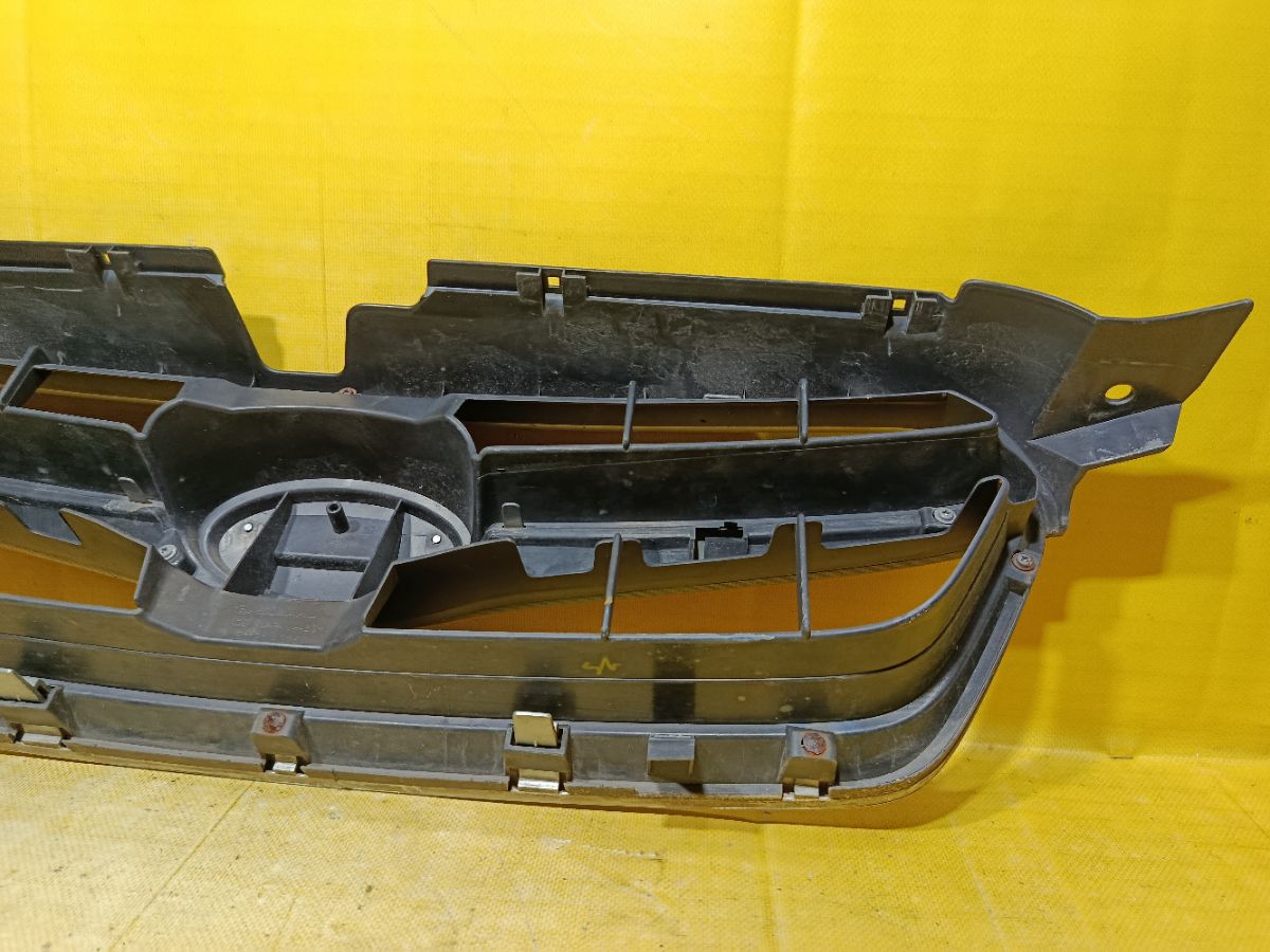 Решетка радиатора 91121AG150 на Subaru Legacy BL5 Фото 4