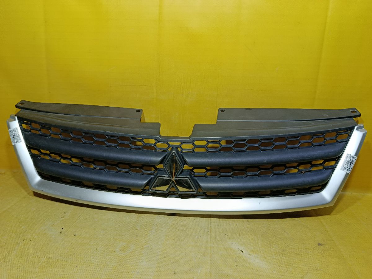 Решетка радиатора 7450A035 на Mitsubishi Outlander CW5W Фото 1