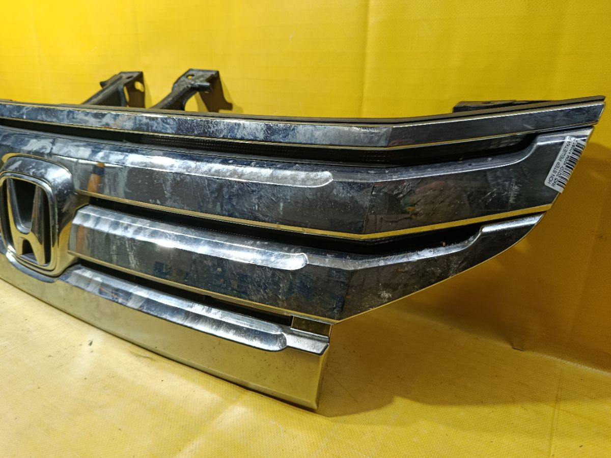 Решетка радиатора на Honda Stepwgn RK5 Фото 2