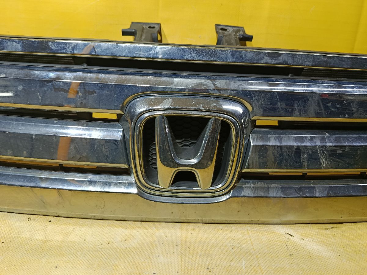 Решетка радиатора на Honda Stepwgn RK5 Фото 3