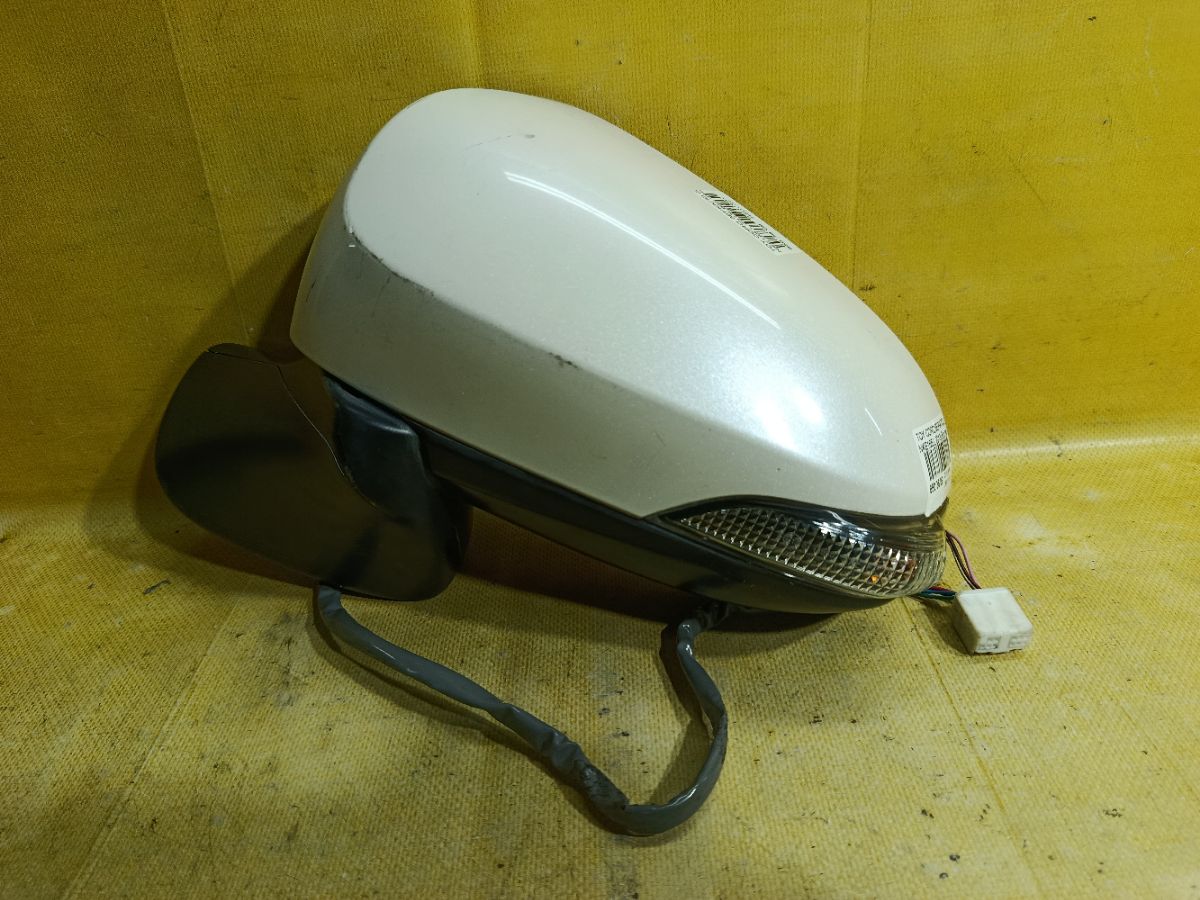 Зеркало двери боковой на Toyota Corolla Axio NKE165 Фото 1