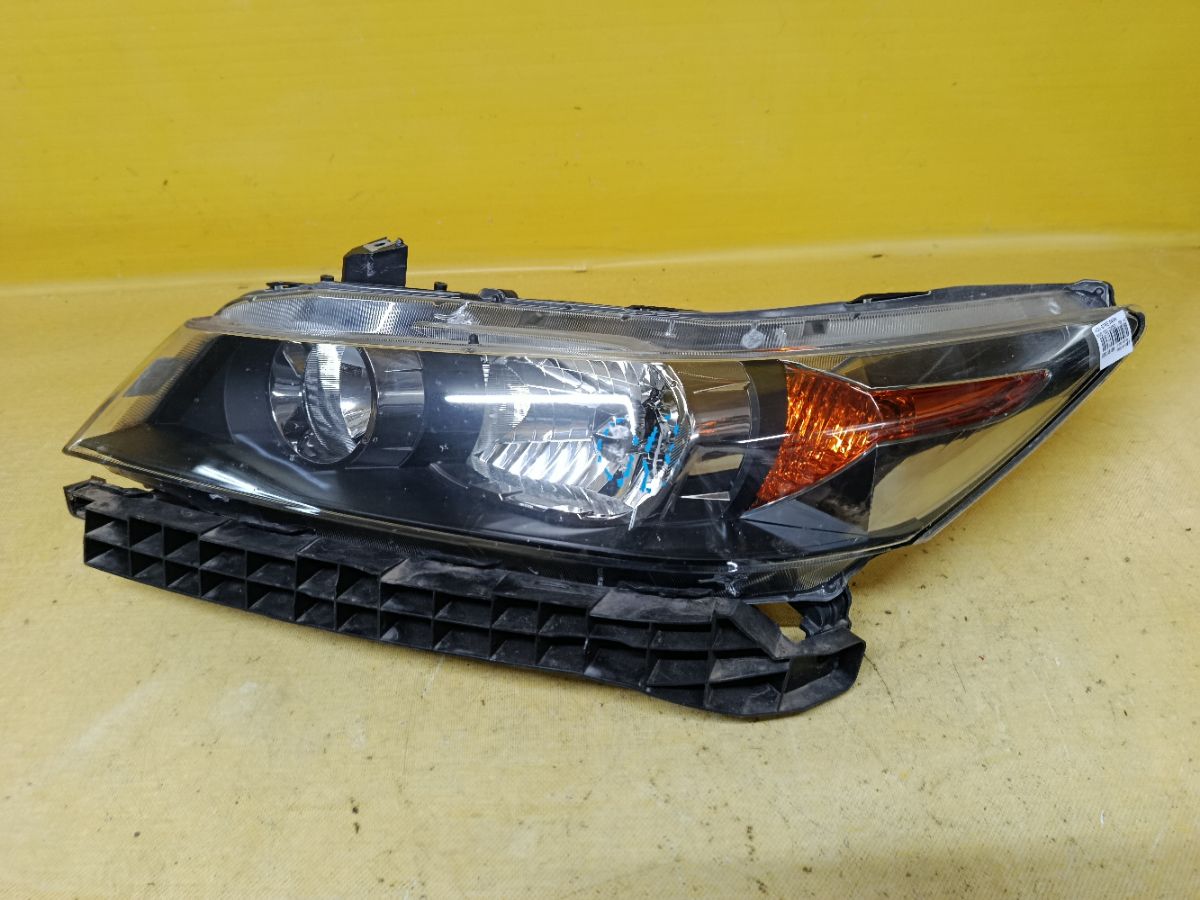 Фара 100-22652 100-22652 на Honda Stream RN6 Фото 1