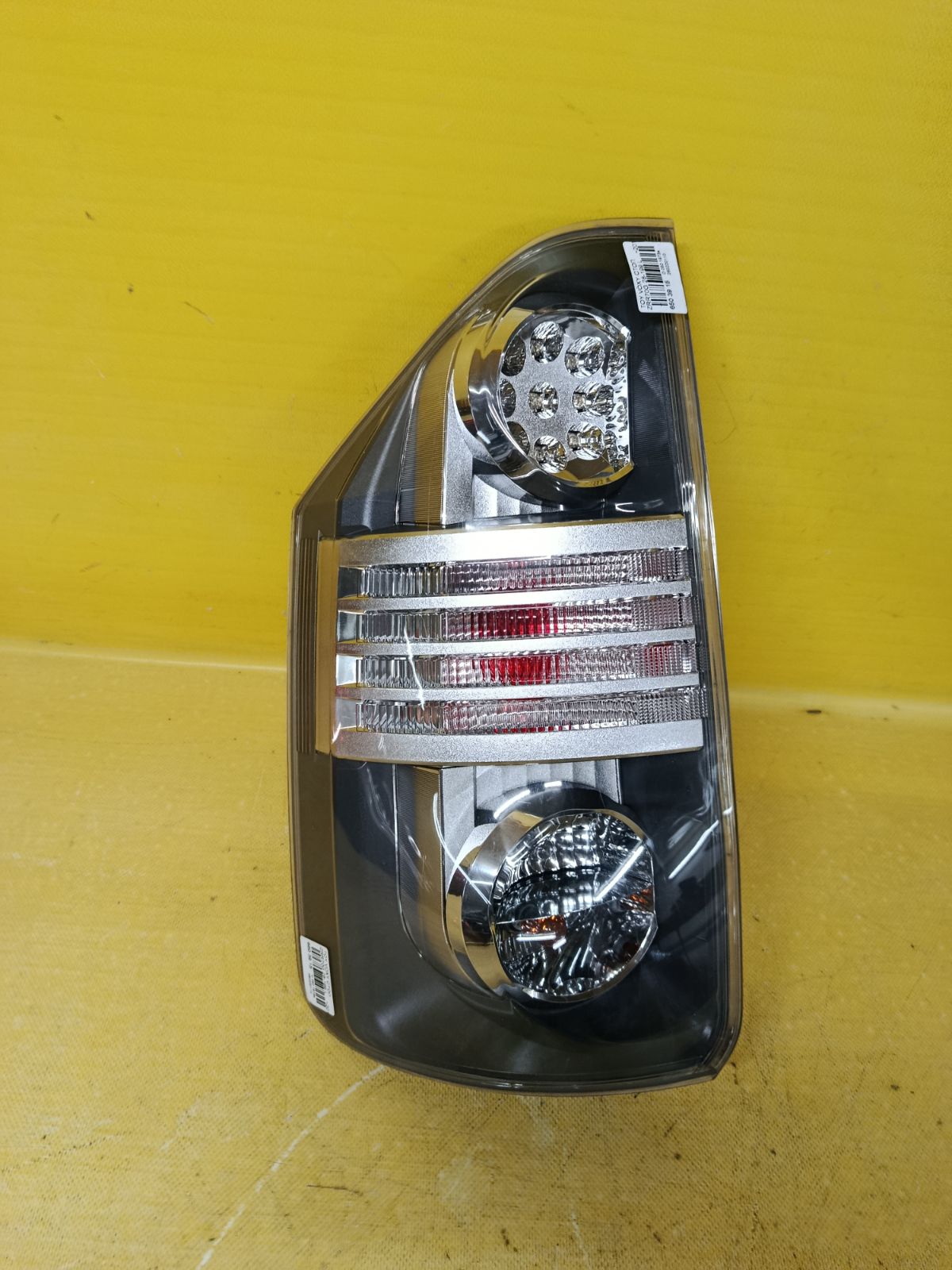 Стоп 28-199 28-199 на Toyota Voxy ZRR70G Фото 1