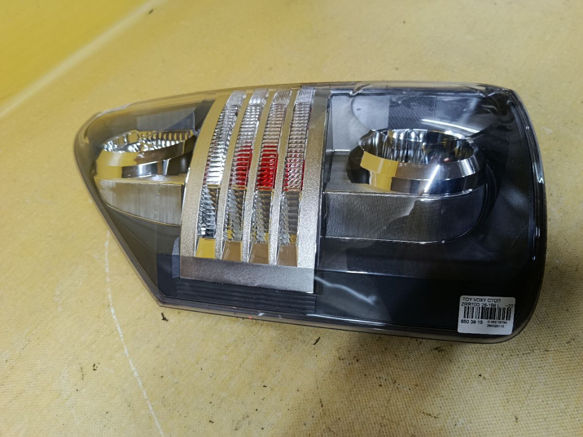 Стоп 28-199 28-199 на Toyota Voxy ZRR70G Фото 2