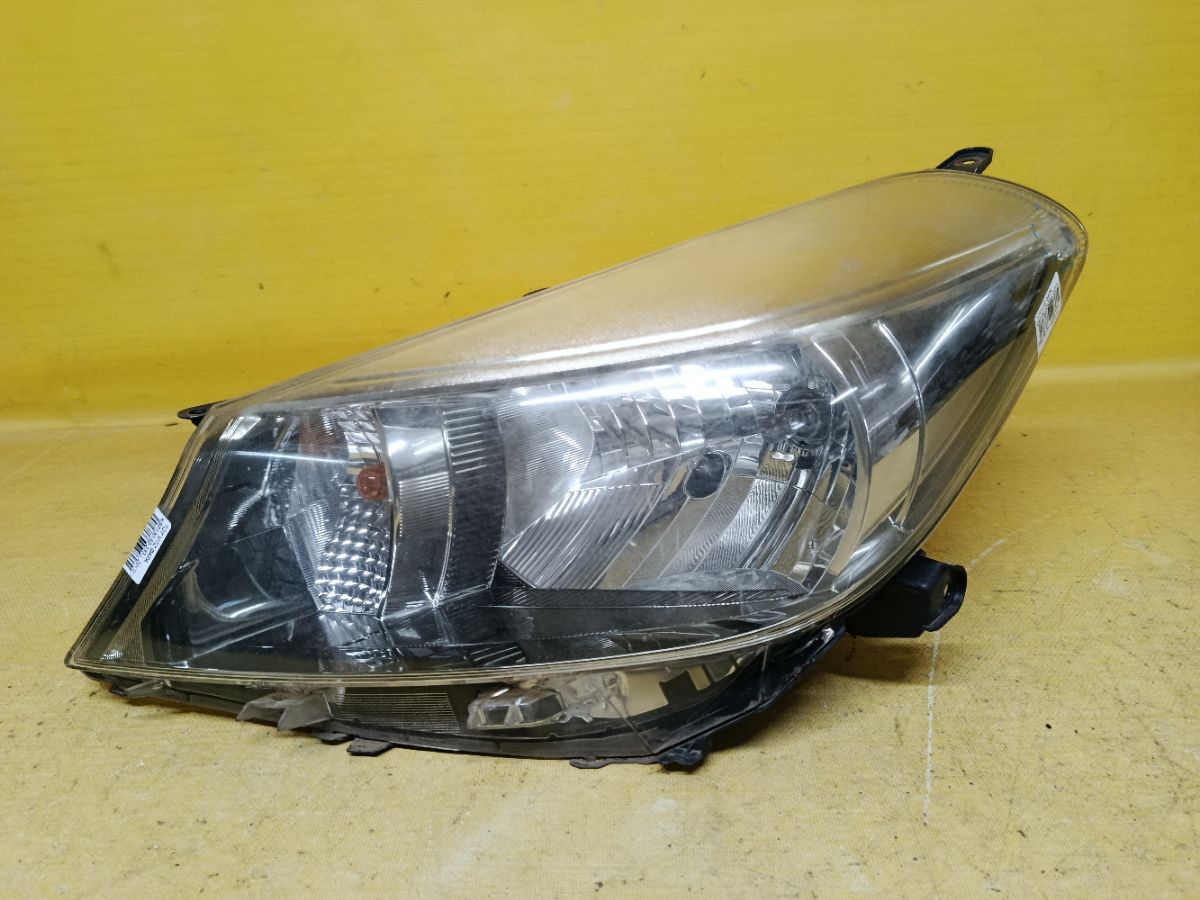 Фара 52-233 52-233 на Toyota Vitz KSP130 Фото 1