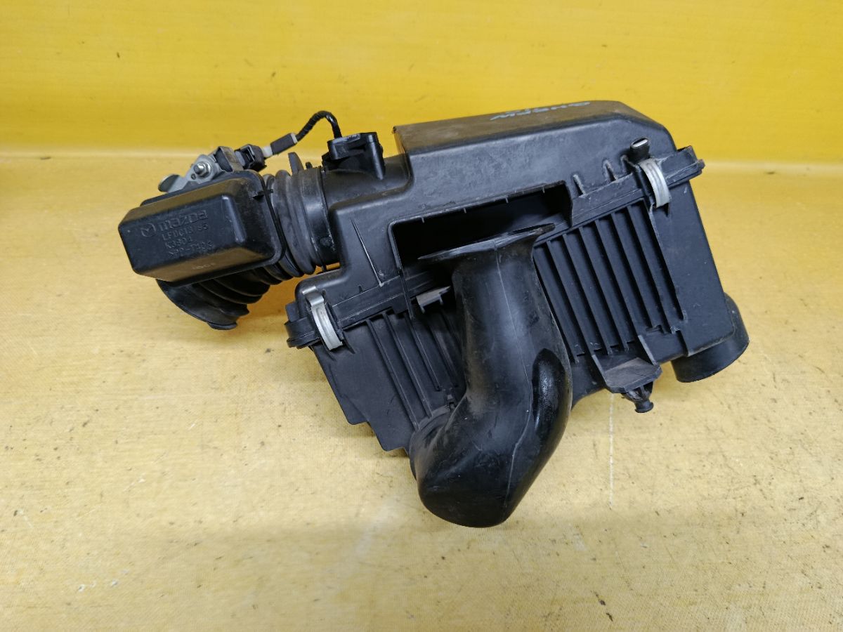 Корпус воздушного фильтра на Mazda Atenza GHEFW LF Фото 2