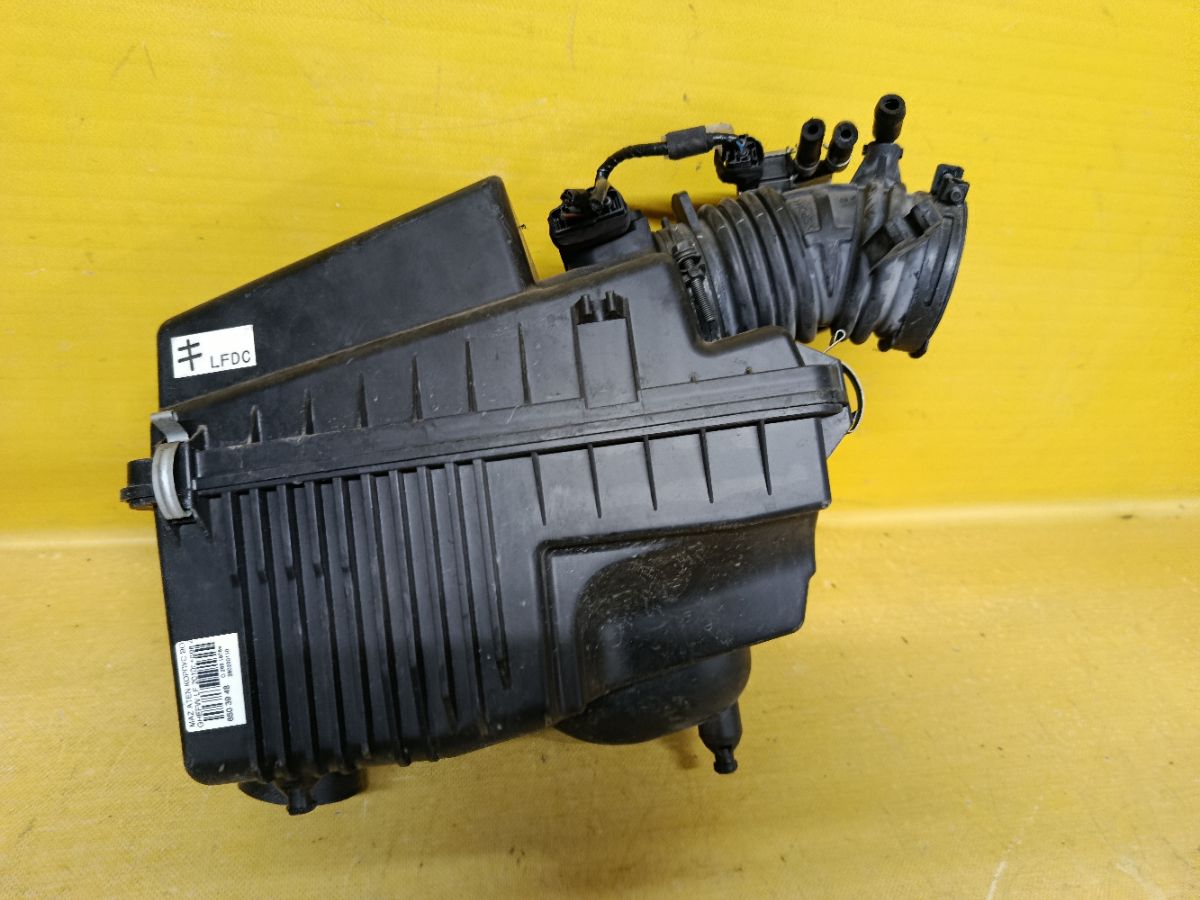 Корпус воздушного фильтра на Mazda Atenza GHEFW LF Фото 3