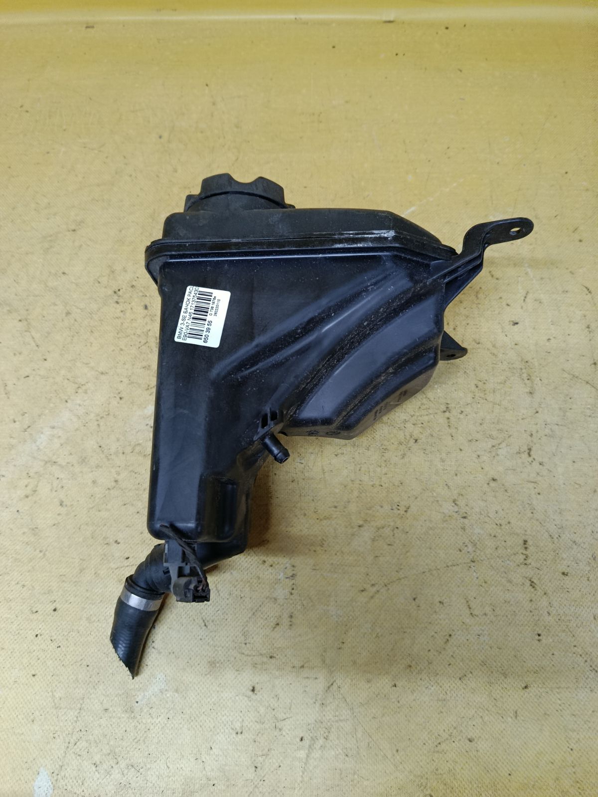 Бачок расширительный 1713754302601, 17137519368, 17137543026, 17137567462, 17137607482, 17137640514 на Bmw 3-Series E90-VA72 N46 Фото 1