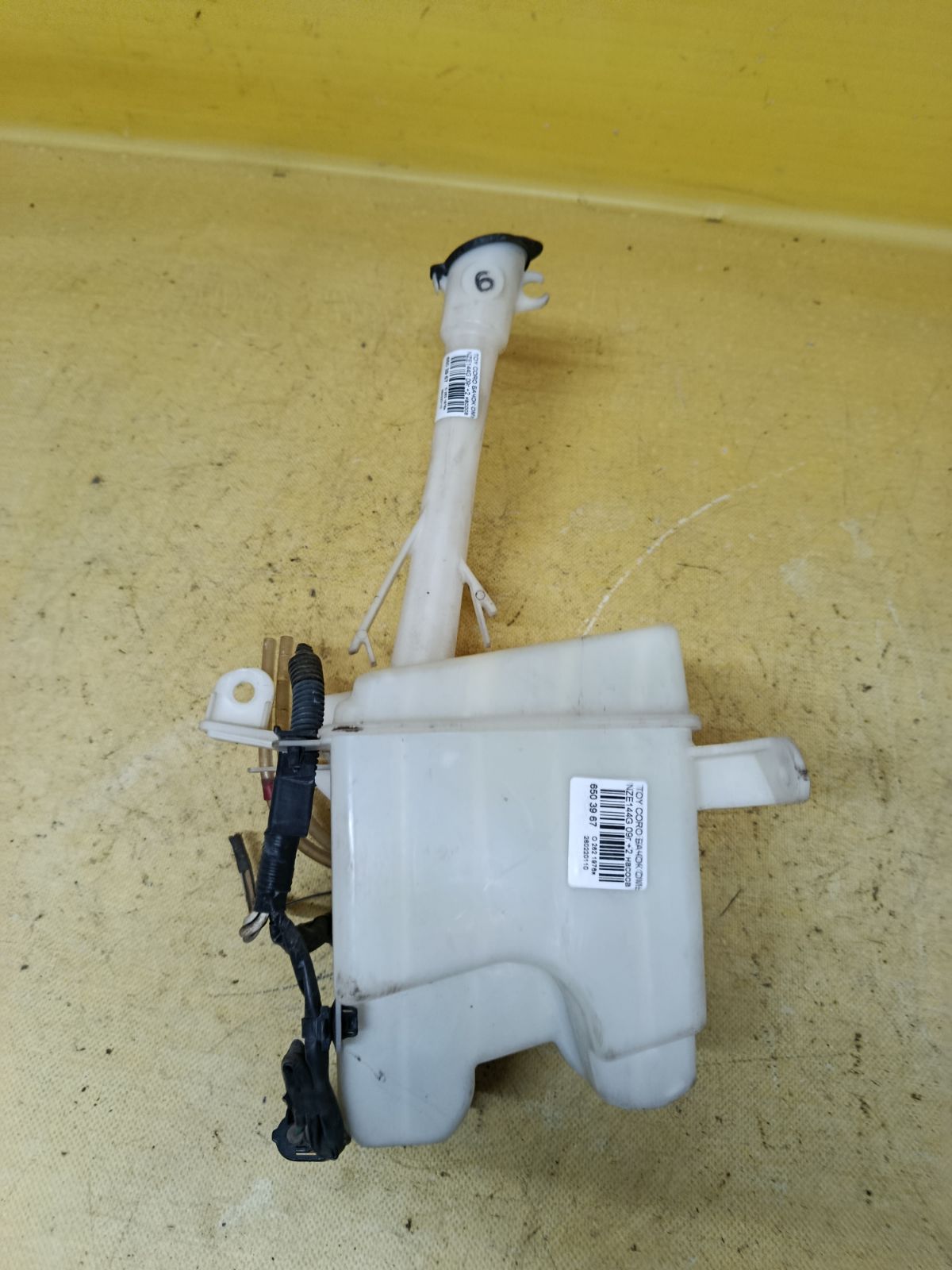 Бачок омывателя 85315-13080 на Toyota Corolla Fielder NZE144G Фото 1