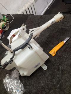 Бачок омывателя 85315-13080 на Toyota Corolla Fielder NZE144G Фото 4