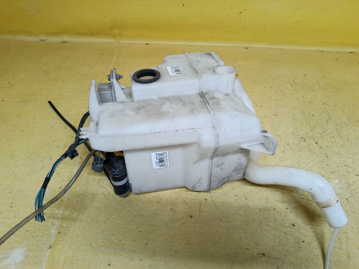 Бачок омывателя на Subaru Legacy Wagon BR9 Фото 3