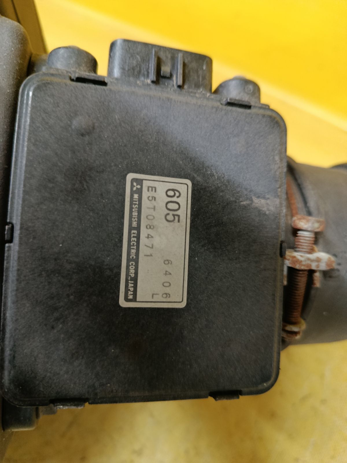 Датчик расхода воздуха на Mitsubishi Pajero Io H76W 4G93 Фото 4