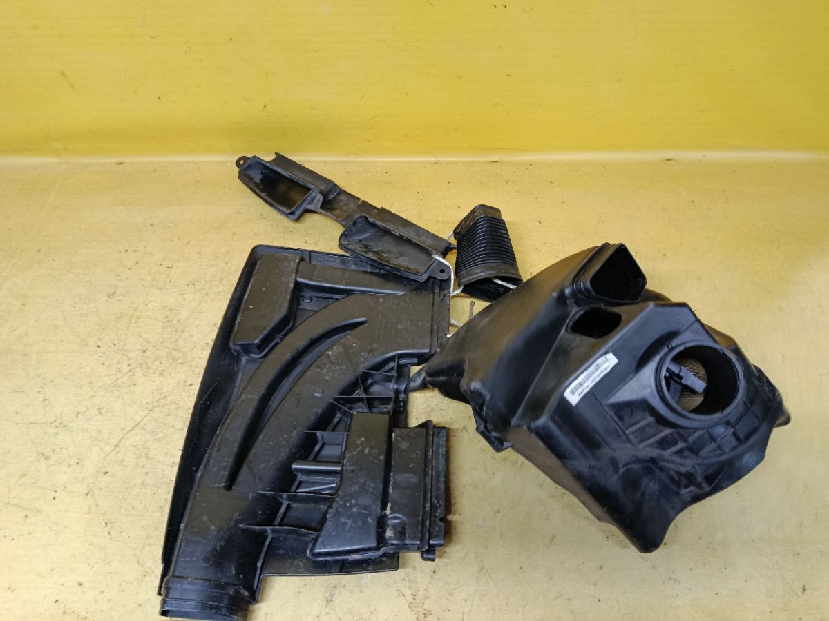 Корпус воздушного фильтра 1371753659405, 756091802 на Bmw 3-Series E90-VA72 N46 Фото 1