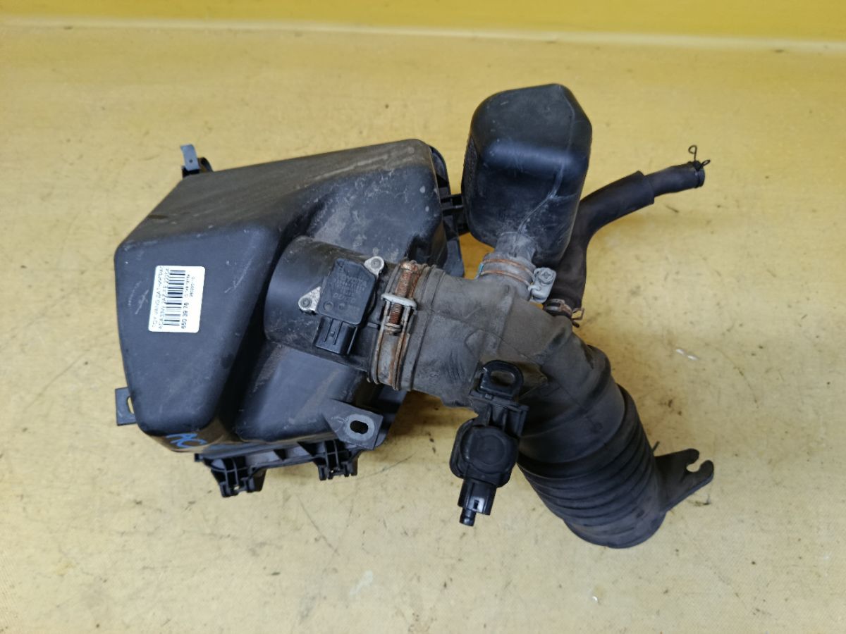 Датчик расхода воздуха 22204-31020 на Toyota Vanguard ACA33W 2AZ-FE Фото 1