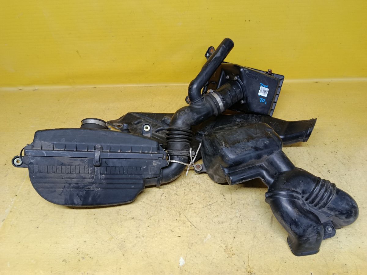 Корпус воздушного фильтра на Subaru Legacy Wagon BH5 EJ202 Фото 1