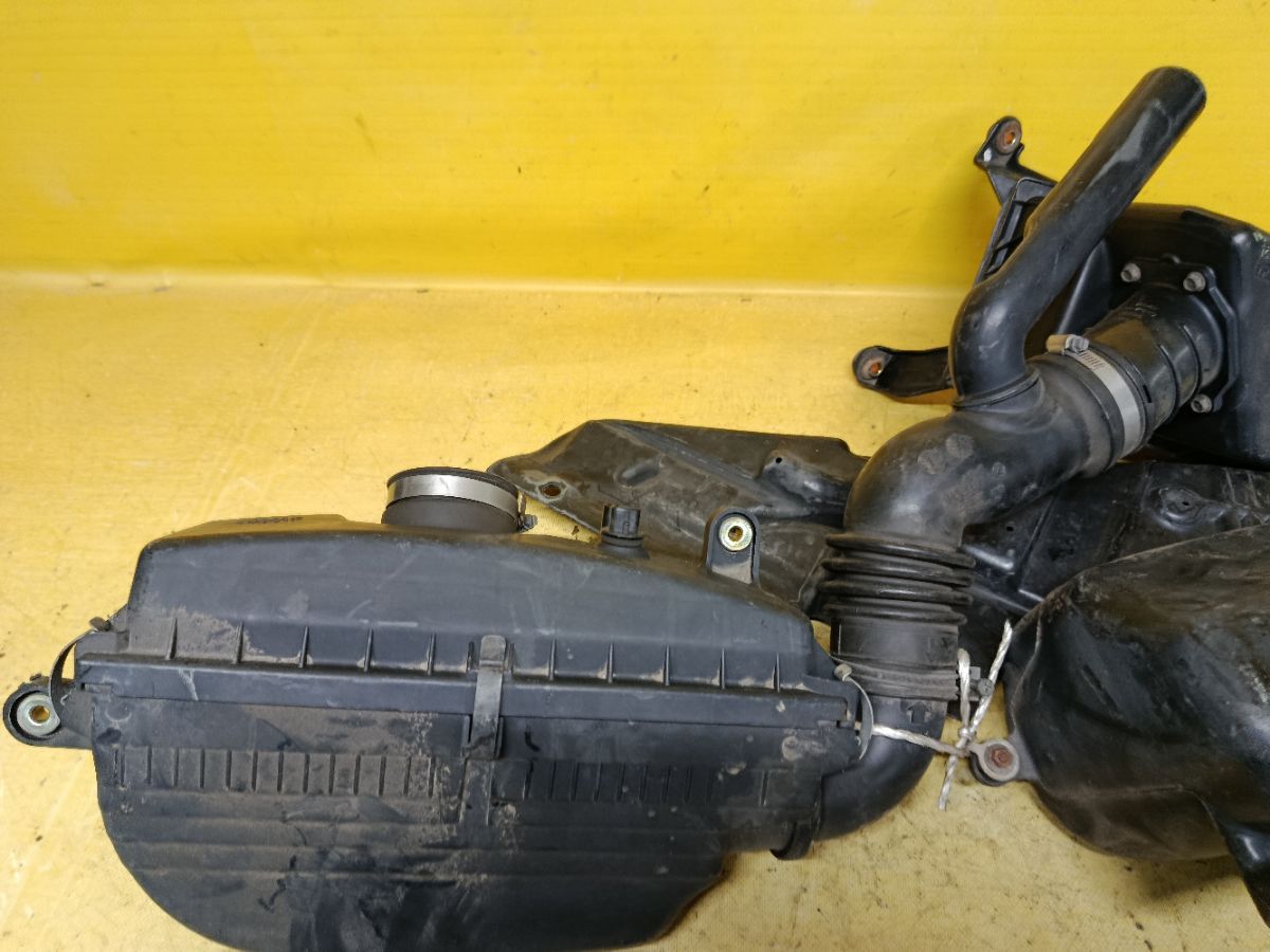 Корпус воздушного фильтра на Subaru Legacy Wagon BH5 EJ202 Фото 2