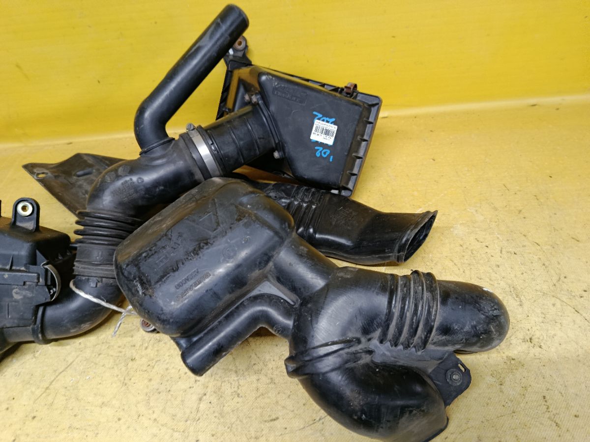 Корпус воздушного фильтра на Subaru Legacy Wagon BH5 EJ202 Фото 3