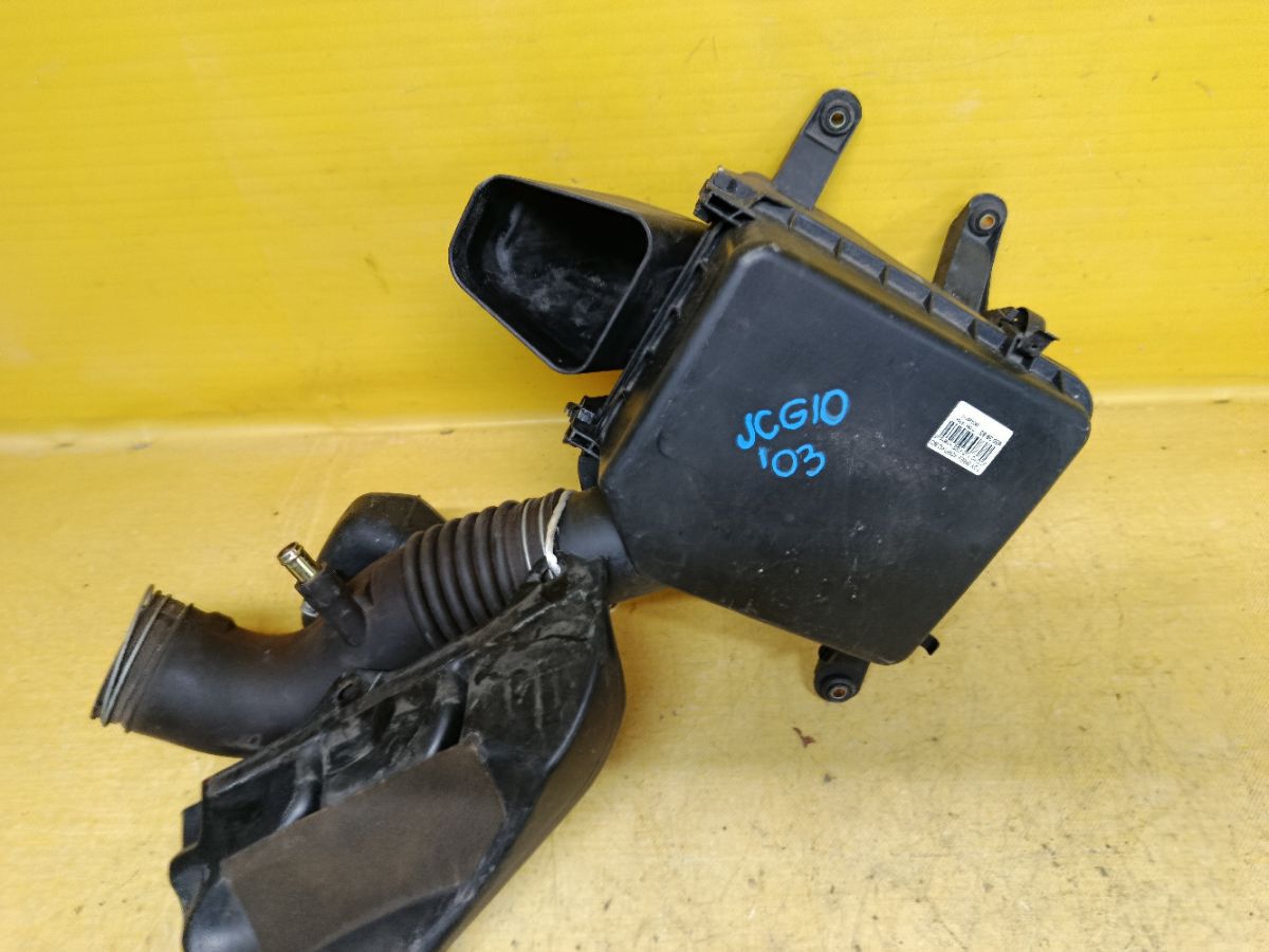 Корпус воздушного фильтра 17700-46460 на Toyota Brevis JCG10 1JZ-FSE Фото 3