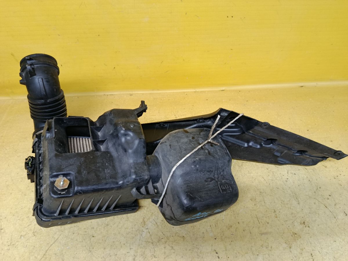 Корпус воздушного фильтра на Subaru Legacy Wagon BP5 EJ20X Фото 2