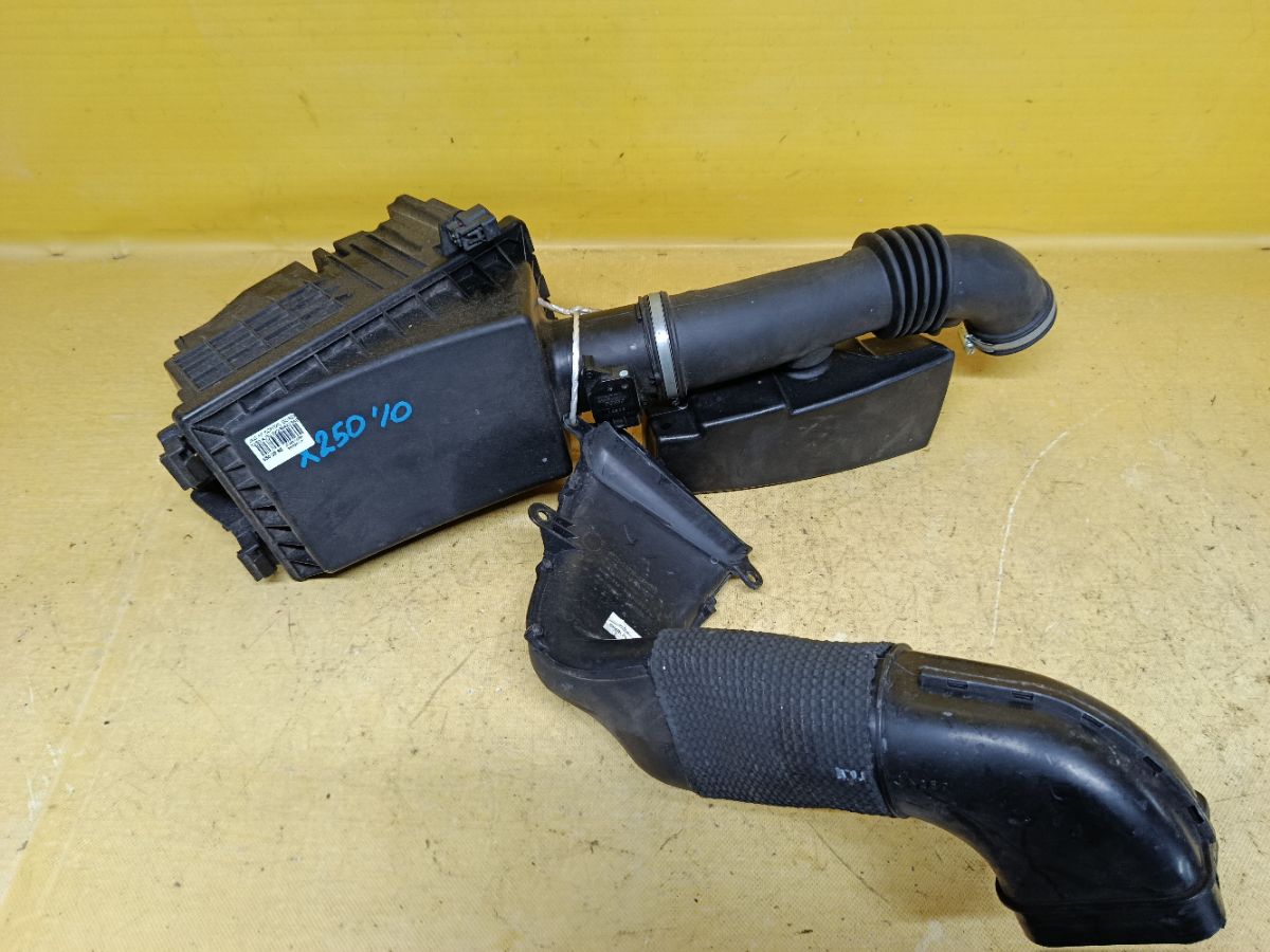 Корпус воздушного фильтра 8X239A673AB, 2W939600AH на Jaguar Xf X250 AJ30 Фото 1