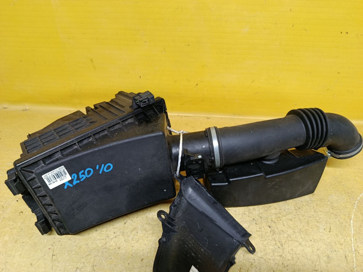 Корпус воздушного фильтра 8X239A673AB, 2W939600AH на Jaguar Xf X250 AJ30 Фото 2