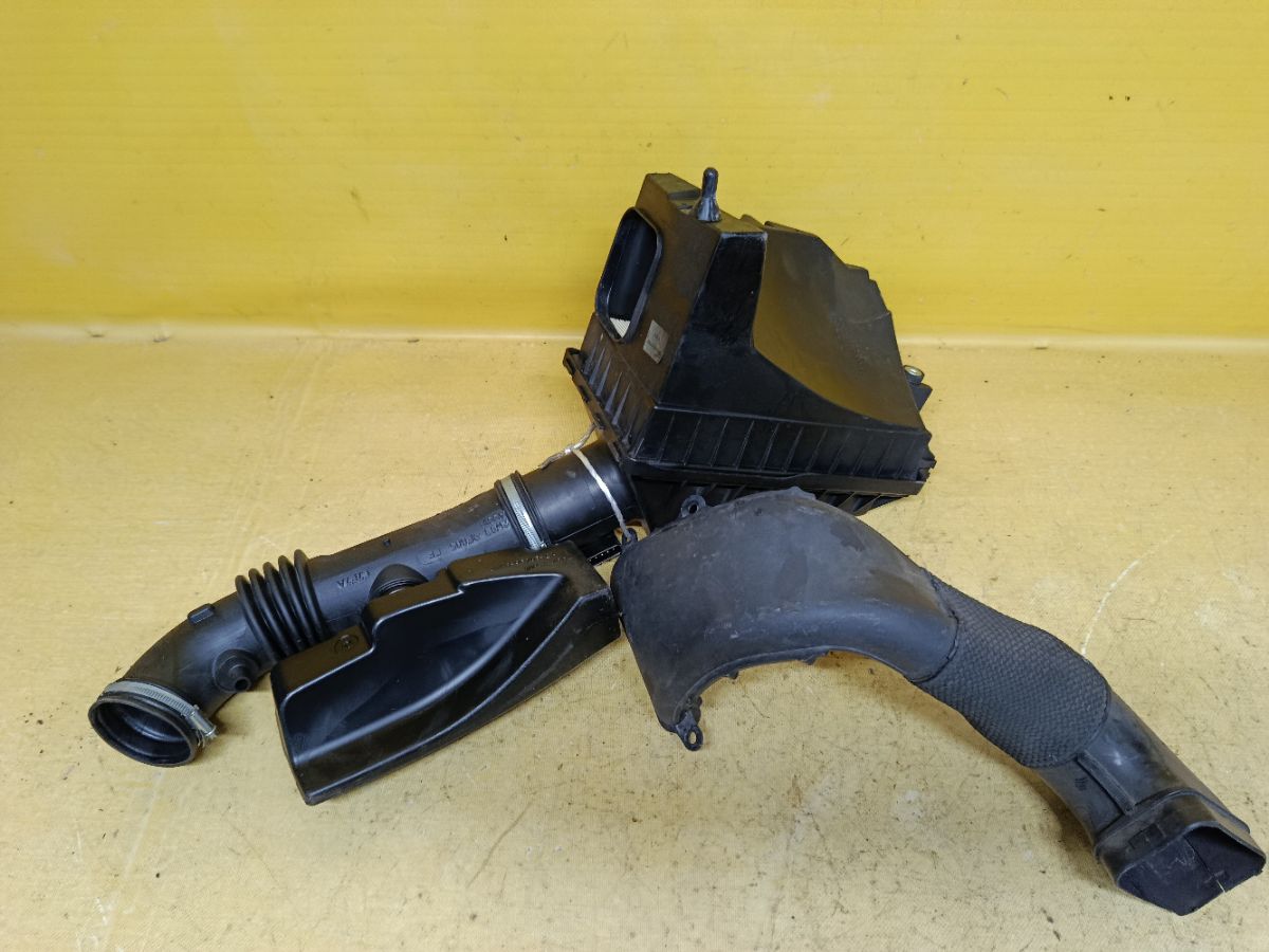 Корпус воздушного фильтра 8X239A673AB, 2W939600AH на Jaguar Xf X250 AJ30 Фото 4