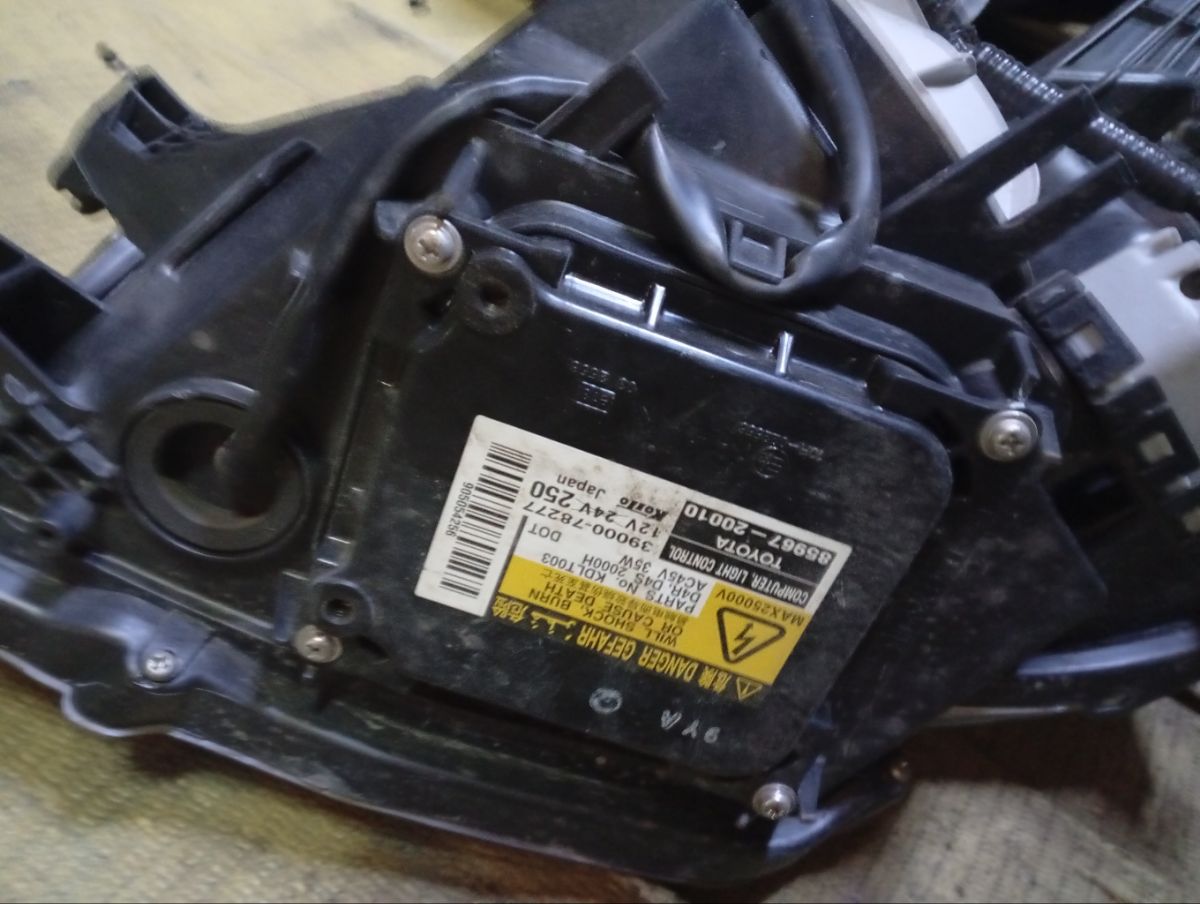 Фара 28-203 28-203 на Toyota Voxy ZRR70G Фото 10