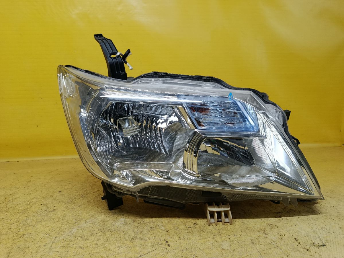 Фара 100-23097 100-23097 на Nissan Serena C26 Фото 1